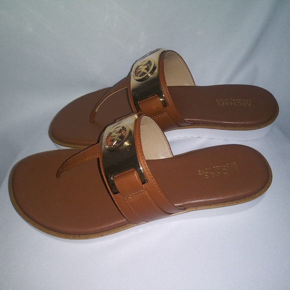 Michael Kors sandals Briar Thong Slide Sandals - Picture 2 of 8